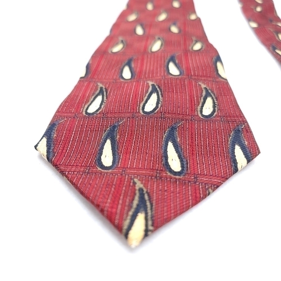 Muse's silk vintage men's red tie with classy abstract teardrop pattern - Picture 7 of 15
